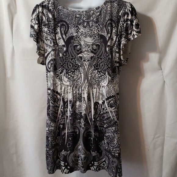 Live and Let Live. Live and Let  Black and White Graphics Boho Style Top. Size L - Picture 3 of 9